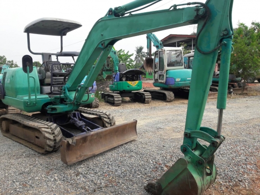 มาใหม่จ้า. KOMATSU PC30-7E  เก่านอกแท้  สภาพสวยมากๆๆ  2,XXX  ชั่วโมง..เดิมๆๆ  โทร 089-3818694  ดวงนภา