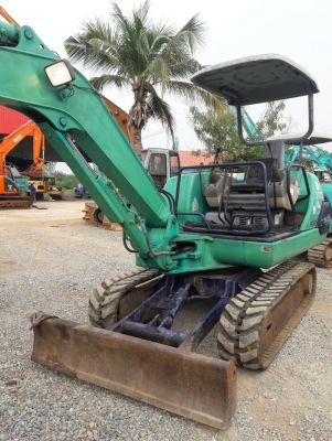 มาใหม่จ้า. KOMATSU PC30-7E  เก่านอกแท้  สภาพสวยมากๆๆ  2,XXX  ชั่วโมง..เดิมๆๆ  โทร 089-3818694  ดวงนภา