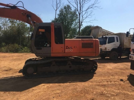 ขาย 890,000 HITACHI zx 200-1 เครื่องดี ไฟฟ้าครบ ปั้มแรง เอวแน่น ช่วล่างดี เล่มทะเบียน มี 2 คัน รถอยู