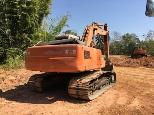 ขาย 890,000 HITACHI zx 200-1 เครื่องดี ไฟฟ้าครบ ปั้มแรง เอวแน่น ช่วล่างดี เล่มทะเบียน มี 2 คัน รถอยู
