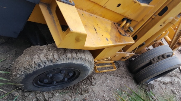 ขายรถตัก TCM &ndash;SD25Z6 เครื่องยนต์  ISUZU  มี6สูบ  รุ่นใหม่แกะกล่อง  มาพร้อมงาและบุ้งกี๋ ใช้งานได้เอนกประสงค์  เช่นตักข้าว ตักมันแห้ง มันสด ตักปาล์ม ตักยางพารา รถเก่านอก สภาพสวยตามรูปขายถูก  265,000 บาท