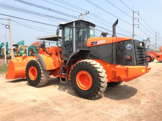 ขายรถตักล้อยาง HITACHI ZW250 รถนอกนำเข้าจากญี่ปุ่น สภาพสวยพร้อมใช้งาน มีVDOการทำงานครับ ขายรถตักล้อยาง HITACHI ZW250 รถนอกนำเข้าจากญี่ปุ่น สภาพสวยพร้อมใช้งาน มีVDOการทำงานครับ