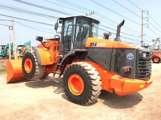 ขายรถตักล้อยาง HITACHI ZW250 รถนอกนำเข้าจากญี่ปุ่น สภาพสวยพร้อมใช้งาน มีVDOการทำงานครับ ขายรถตักล้อยาง HITACHI ZW250 รถนอกนำเข้าจากญี่ปุ่น สภาพสวยพร้อมใช้งาน มีVDOการทำงานครับ