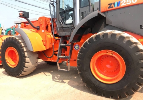 ขายรถตักล้อยาง HITACHI ZW250 รถนอกนำเข้าจากญี่ปุ่น สภาพสวยพร้อมใช้งาน มีVDOการทำงานครับ ขายรถตักล้อยาง HITACHI ZW250 รถนอกนำเข้าจากญี่ปุ่น สภาพสวยพร้อมใช้งาน มีVDOการทำงานครับ