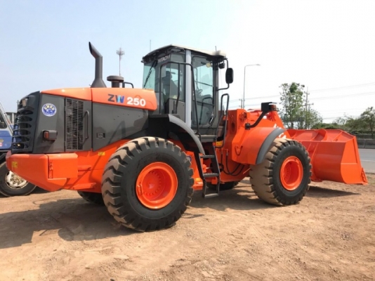 ขายรถตักล้อยาง HITACHI ZW250 รถนอกนำเข้าจากญี่ปุ่น สภาพสวยพร้อมใช้งาน มีVDOการทำงานครับ ขายรถตักล้อยาง HITACHI ZW250 รถนอกนำเข้าจากญี่ปุ่น สภาพสวยพร้อมใช้งาน มีVDOการทำงานครับ