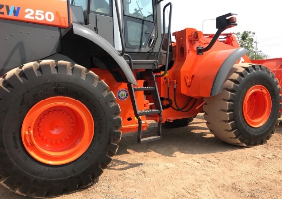 ขายรถตักล้อยาง HITACHI ZW250 รถนอกนำเข้าจากญี่ปุ่น สภาพสวยพร้อมใช้งาน มีVDOการทำงานครับ ขายรถตักล้อยาง HITACHI ZW250 รถนอกนำเข้าจากญี่ปุ่น สภาพสวยพร้อมใช้งาน มีVDOการทำงานครับ