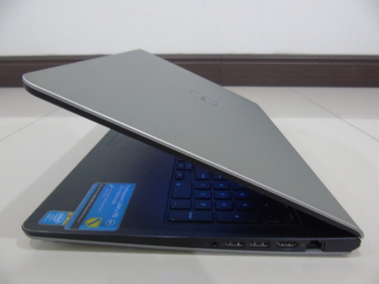 Dell Inspiron 15 5547 - 15.6 นิ้ว จอสัมผัส Core i7-4510U RAM 8 GB HDD 1 TB ที่ชาร์ท