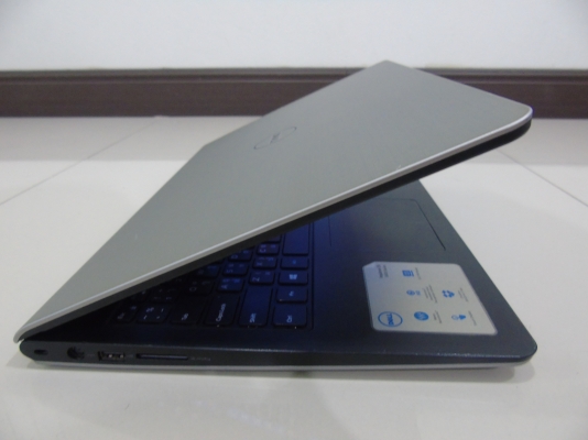 Dell Inspiron 15 5547 - 15.6 นิ้ว จอสัมผัส Core i7-4510U RAM 8 GB HDD 1 TB ที่ชาร์ท