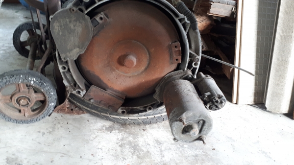 ขายเครื่องพร้อมเกียร์ benz sel500  w126