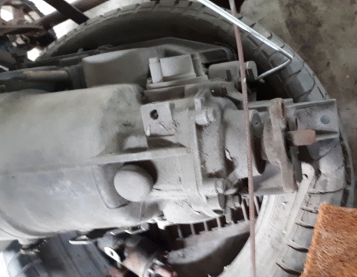 ขายเครื่องพร้อมเกียร์ benz sel500  w126