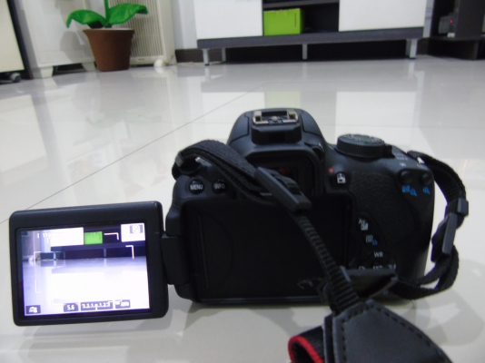 กล้อง DSLR Canon รุ่น EOS 700D 18 ล้าน เลนส์ 18-55 มีที่ชาร์ท กระเป๋า สภาพใหม่มาก