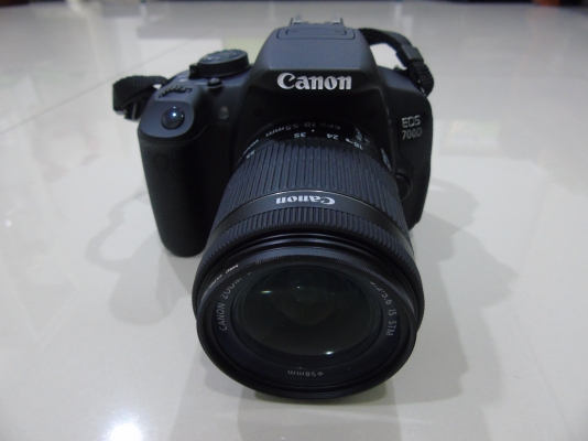 กล้อง DSLR Canon รุ่น EOS 700D 18 ล้าน เลนส์ 18-55 มีที่ชาร์ท กระเป๋า สภาพใหม่มาก กล้อง DSLR Canon รุ่น EOS 700D 18 ล้าน เลนส์ 18-55 มีที่ชาร์ท กระเป๋า สภาพใหม่มาก