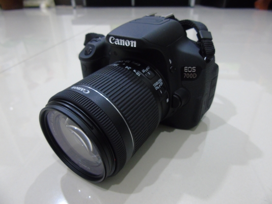 กล้อง DSLR Canon รุ่น EOS 700D 18 ล้าน เลนส์ 18-55 มีที่ชาร์ท กระเป๋า สภาพใหม่มาก กล้อง DSLR Canon รุ่น EOS 700D 18 ล้าน เลนส์ 18-55 มีที่ชาร์ท กระเป๋า สภาพใหม่มาก