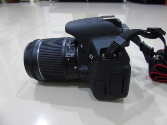 กล้อง DSLR Canon รุ่น EOS 700D 18 ล้าน เลนส์ 18-55 มีที่ชาร์ท กระเป๋า สภาพใหม่มาก
