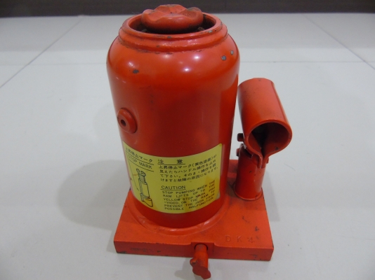 แม่แรงยกรถแบบไฮโดรลิค 4 ตัน Made in Japan สภาพดี