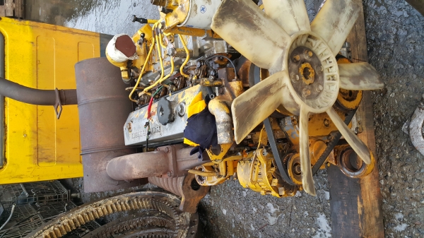 ขายเครื่อง KOMATSU 4D95