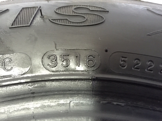 ขายยาง MAXXIS ซีรีย์ 155/70R12 ผลิตปี 16 จำนวน 2 เส้น