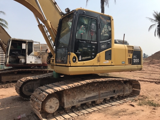 ขายด่วน KOMATSU PC200-8 รถสภาพสวย16xxxกว่าชั่วโมง ช่วงล่างสวย แอร์เย็น เครื่องปั้มดี เอวแน่น เอกสารเล่มทะเบียน สนใจสอบถาม 093-0764943  088-3223272 K ตั้ม