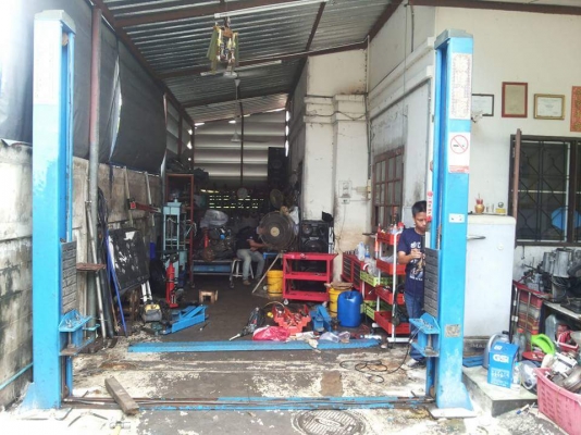 ขายลิฟท์ยกรถยนต์  คานล่าง2.5 ตัน มือสอง