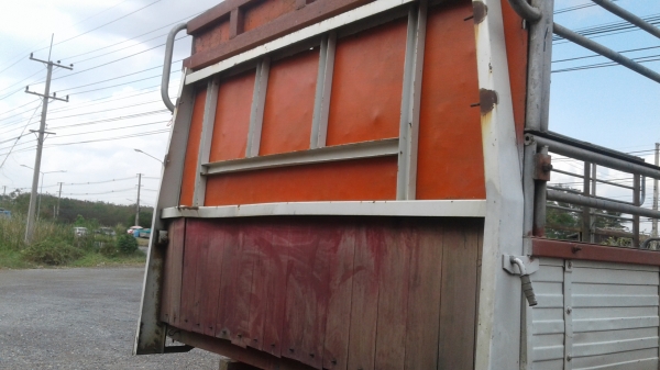 ขาย 48,000 กระบะใส่6ล้อฮีโน่ เมก้า ยาว5.50ม. ขาย 48,000 กระบะใส่6ล้อฮีโน่ เมก้า ยาว5.50ม.