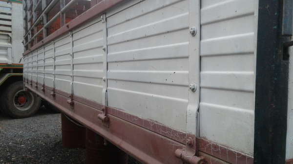 ขาย 48,000 กระบะใส่6ล้อฮีโน่ เมก้า ยาว5.50ม. ขาย 48,000 กระบะใส่6ล้อฮีโน่ เมก้า ยาว5.50ม.