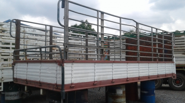 ขาย 48,000 กระบะใส่6ล้อฮีโน่ เมก้า ยาว5.50ม. ขาย 48,000 กระบะใส่6ล้อฮีโน่ เมก้า ยาว5.50ม.