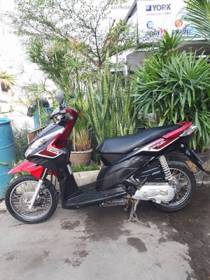 Honda Click i รุ่น Tune up สีดำแดง ปี 2553 สภาพดี ราคาเบาๆ Honda Click i รุ่น Tune up สีดำแดง ปี 2553 สภาพดี ราคาเบาๆ