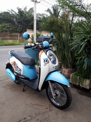 Scoopy i สีฟ้าขาว ปี 2555 ลาย Vivid Me รถสวยๆ ขับดีน่าใช้มากมาย