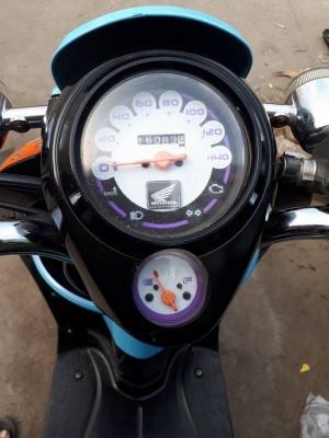 Scoopy i สีฟ้าขาว ปี 2555 ลาย Vivid Me รถสวยๆ ขับดีน่าใช้มากมาย