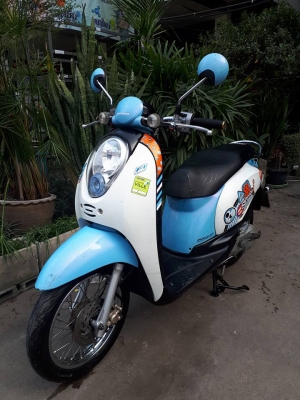 Scoopy i สีฟ้าขาว ปี 2555 ลาย Vivid Me รถสวยๆ ขับดีน่าใช้มากมาย