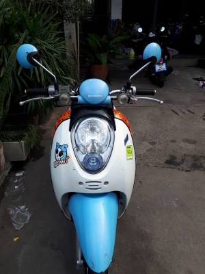 Scoopy i สีฟ้าขาว ปี 2555 ลาย Vivid Me รถสวยๆ ขับดีน่าใช้มากมาย Scoopy i สีฟ้าขาว ปี 2555 ลาย Vivid Me รถสวยๆ ขับดีน่าใช้มากมาย