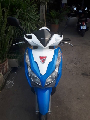 Honda Click 125 i สีน้ำเงินขาว ปี 2555 รถสวย ขับนิ่มขี่สบาย ราคาถูกๆ