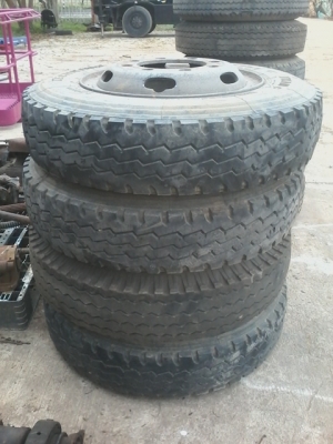 ขายยางมือสอง ขนาด8.25r ใช้กับรถ6ล้อหรือรถอื่นๆ ที่ใช้สำหรับบรรทุก สภาพหน้ายาง50\%-80\% ขายราคาถูก พร้อมกระทะมี 8 รู ขายถูก ขายยางมือสอง ขนาด8.25r ใช้กับรถ6ล้อหรือรถอื่นๆ ที่ใช้สำหรับบรรทุก สภาพหน้ายาง50\%-80\% ขายราคาถูก พร้อมกระทะมี 8 รู ขายถูก