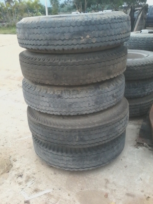 ขายยางมือสอง ขนาด8.25r ใช้กับรถ6ล้อหรือรถอื่นๆ ที่ใช้สำหรับบรรทุก สภาพหน้ายาง50\%-80\% ขายราคาถูก พร้อมกระทะมี 8 รู ขายถูก ขายยางมือสอง ขนาด8.25r ใช้กับรถ6ล้อหรือรถอื่นๆ ที่ใช้สำหรับบรรทุก สภาพหน้ายาง50\%-80\% ขายราคาถูก พร้อมกระทะมี 8 รู ขายถูก