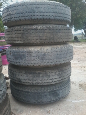 ขายยางมือสอง ขนาด8.25r ใช้กับรถ6ล้อหรือรถอื่นๆ ที่ใช้สำหรับบรรทุก สภาพหน้ายาง50\%-80\% ขายราคาถูก พร้อมกระทะมี 8 รู ขายถูก ขายยางมือสอง ขนาด8.25r ใช้กับรถ6ล้อหรือรถอื่นๆ ที่ใช้สำหรับบรรทุก สภาพหน้ายาง50\%-80\% ขายราคาถูก พร้อมกระทะมี 8 รู ขายถูก
