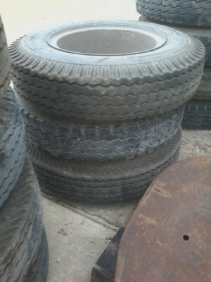 ขายยางมือสอง ขนาด8.25r ใช้กับรถ6ล้อหรือรถอื่นๆ ที่ใช้สำหรับบรรทุก สภาพหน้ายาง50\%-80\% ขายราคาถูก พร้อมกระทะมี 8 รู ขายถูก ขายยางมือสอง ขนาด8.25r ใช้กับรถ6ล้อหรือรถอื่นๆ ที่ใช้สำหรับบรรทุก สภาพหน้ายาง50\%-80\% ขายราคาถูก พร้อมกระทะมี 8 รู ขายถูก