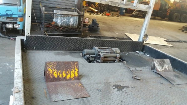 กระบะพื้นเรียบพร้อมชุดบันได