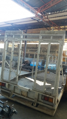 กระบะพื้นเรียบพร้อมชุดบันได