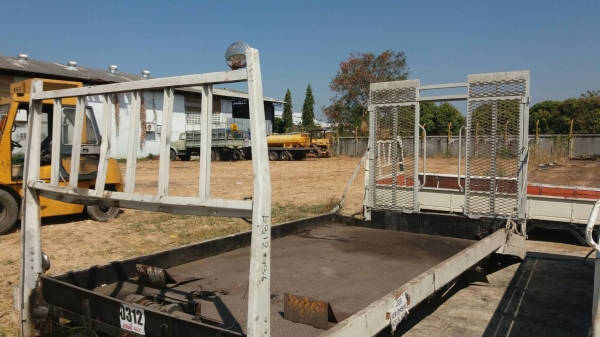 กระบะพื้นเรียบพร้อมชุดบันได