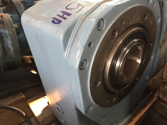 ขายมอเตอร์เกียร์ 15Hp รอบ1450 สภาพใหม่ หัวเกียร์ทด1:40 ราคาต่อรองได้ครับ