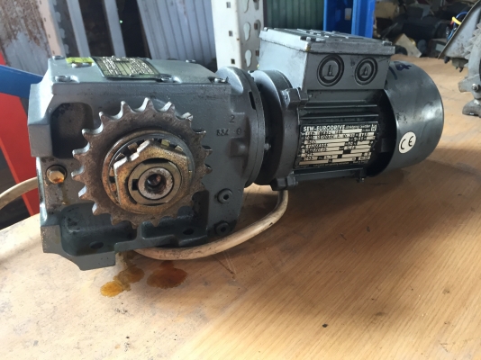 ขายมอเตอร์เกียร์ 1/4, 1/2, 3/4, 1 Hp มีหลายลูก หลายขนาด ทุกลูกราคาเดียว สนใจเข้ามาดูหน้าร้านครับ