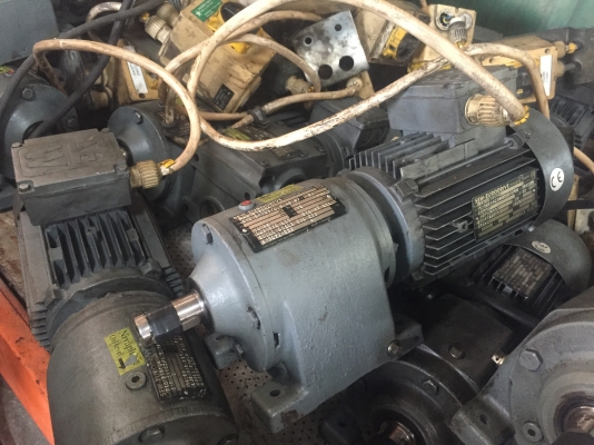 ขายมอเตอร์เกียร์ 1/4, 1/2, 3/4, 1 Hp มีหลายลูก หลายขนาด ทุกลูกราคาเดียว สนใจเข้ามาดูหน้าร้านครับ