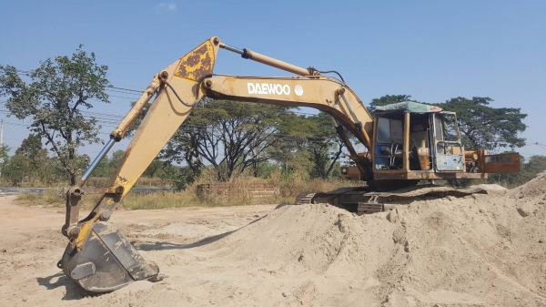 ขาย แบคโฮ DAEWOO DH200LC เครื่องเดิม ปั้มดี ช่วงล่างตัวเดินเสียหนึ่งข้าง รถใช้งานอยู่ เอกสารใบซื้อขาย
