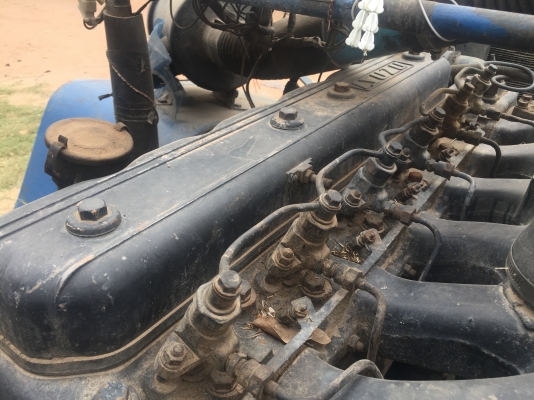 รถนวดข้าว พร้อมเครื่องยนต์ 6 สูบ