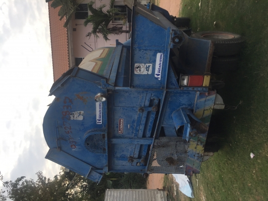 รถนวดข้าว พร้อมเครื่องยนต์ 6 สูบ