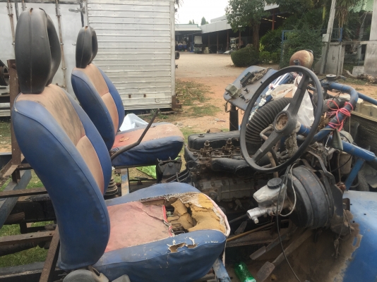 รถนวดข้าว พร้อมเครื่องยนต์ 6 สูบ