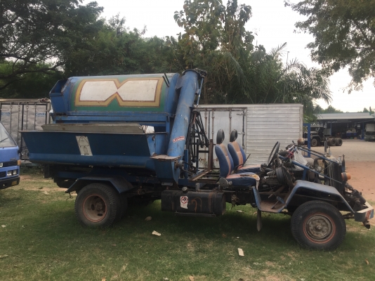 รถนวดข้าว พร้อมเครื่องยนต์ 6 สูบ