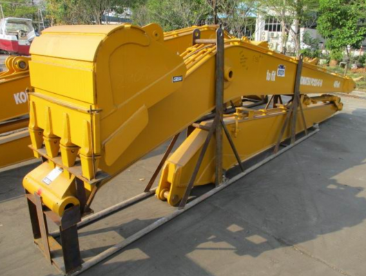 ชุดบูมอาร์มยาว 40 ฟุต KOMATSU ใส่ PC120 รุ่น 3, 5, 6, 7 ใส่ KOBELCO MARK3, MARK5 โคนบูมกว้าง 58 ซม. ของใหม่นำเข้าจากนอก 1 ชุด มี บูม อาร์ม บุ้งกี๋ กระบอก ครบ นำไปติดตั้งใช้ได้ทันที