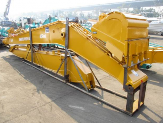 ชุดบูมอาร์มยาว 40 ฟุต KOMATSU ใส่ PC120 รุ่น 3, 5, 6, 7 ใส่ KOBELCO MARK3, MARK5 โคนบูมกว้าง 58 ซม. ของใหม่นำเข้าจากนอก 1 ชุด มี บูม อาร์ม บุ้งกี๋ กระบอก ครบ นำไปติดตั้งใช้ได้ทันที