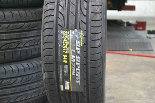 DUNLOP LM704 235/45ZR17 ลดราคาพิเศษ เส้นละ 1,980 บาท